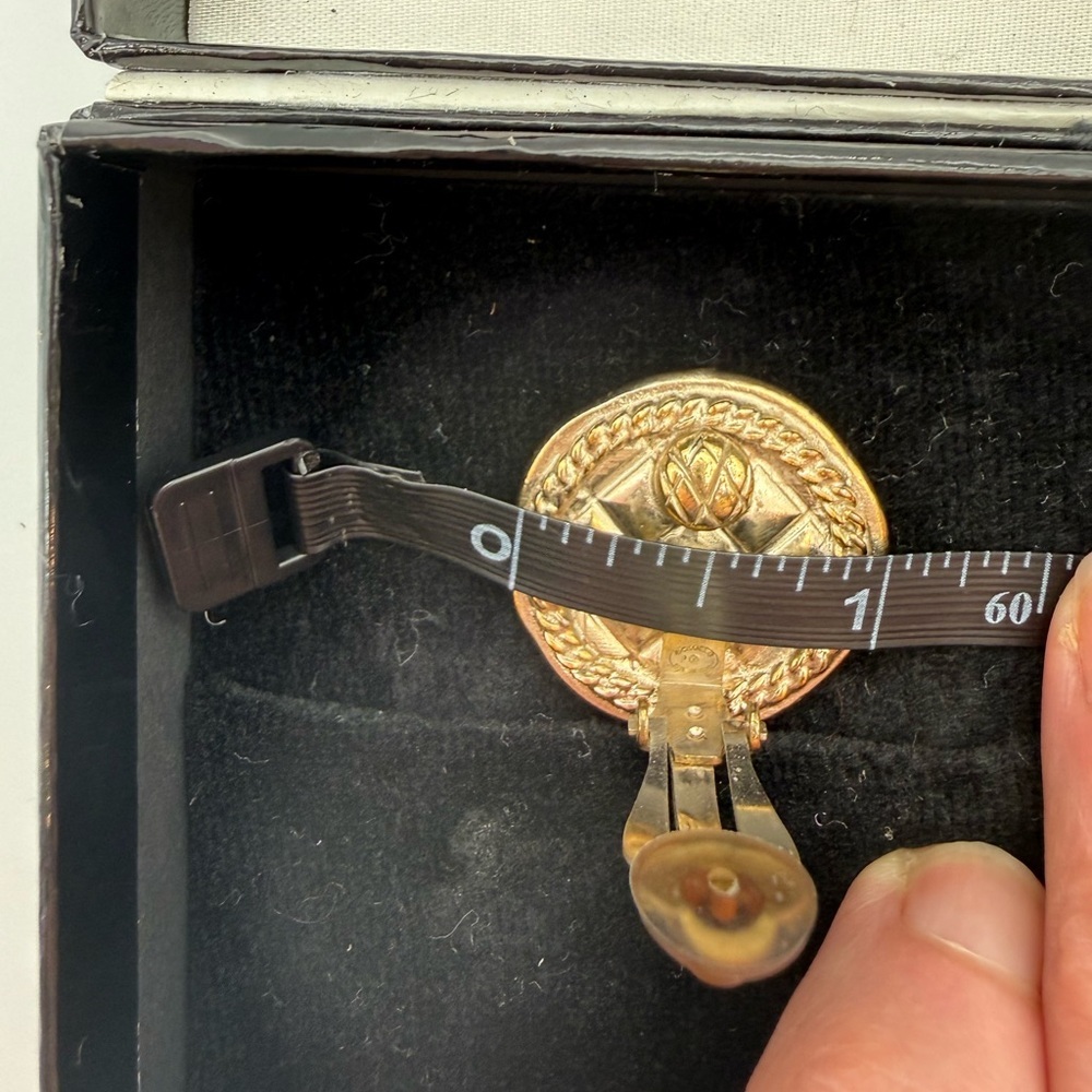 Vintage Chanel CC Matelasse clip-on earrings - Picture 4 of 15